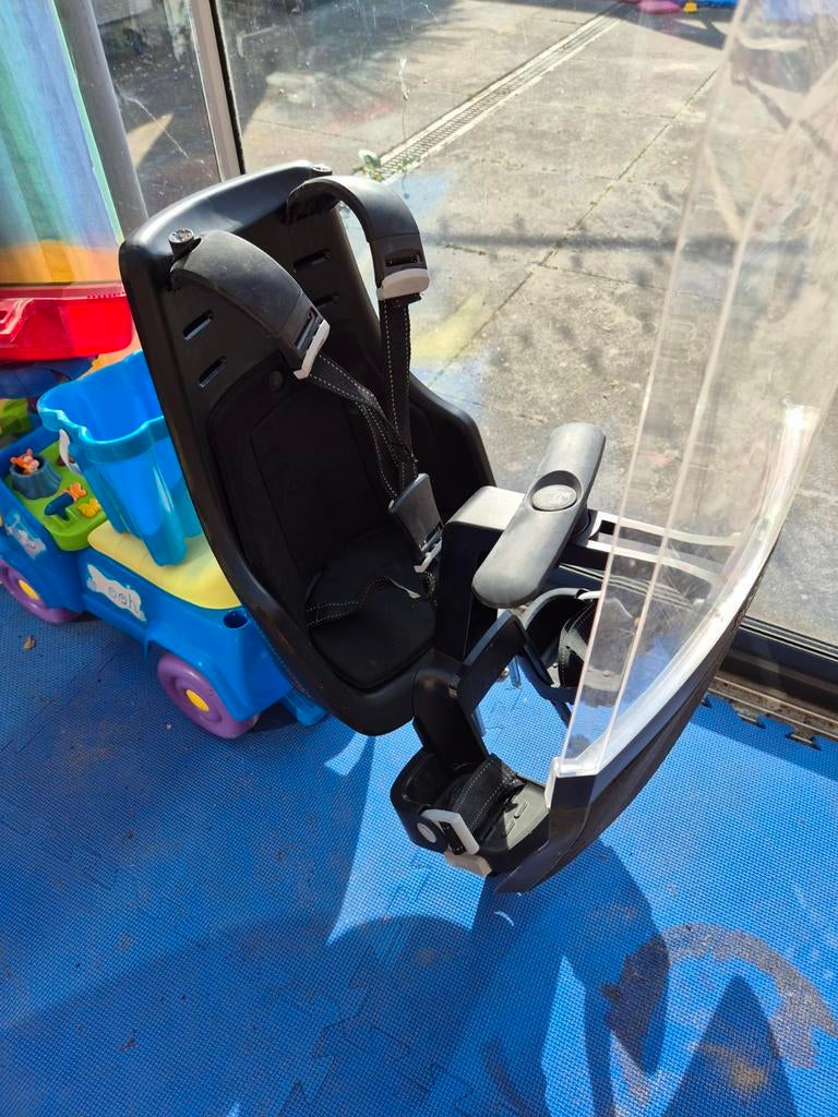 Bobike voorzitje zo goed als nieuw met windscherm en hoes, Voetsteuntjes, Voorzitje, Ophalen of Verzenden, Zo goed als nieuw