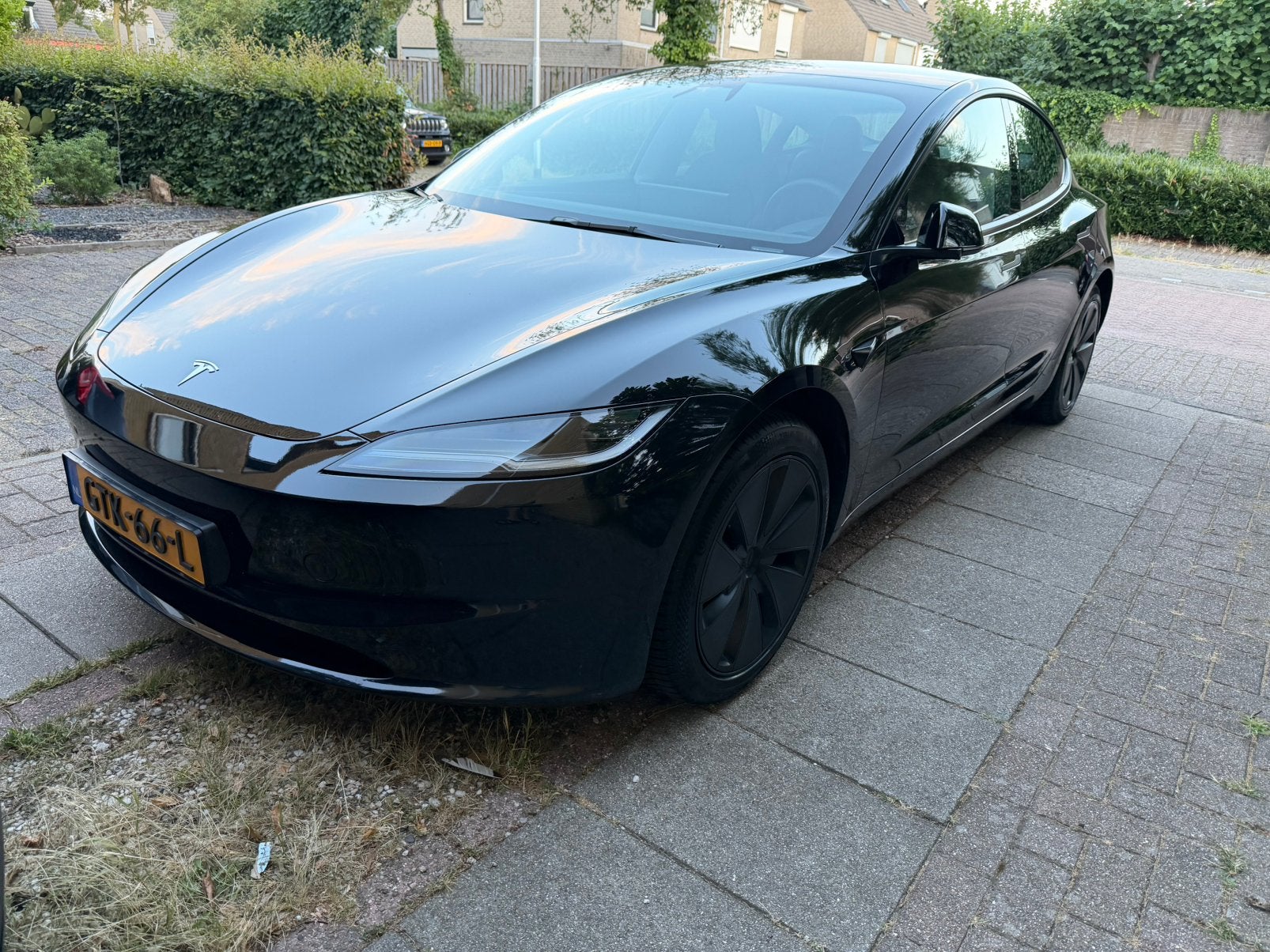 Tesla Model 3 Highland Dual Motor LR– HW4 – Premium 2025, Auto's, Tesla, Automaat, Zwart, Zwart, Origineel Nederlands