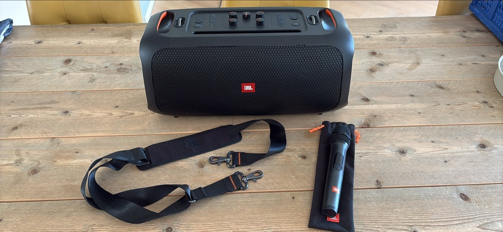 JBL PartyBox On-The-Go Draagbare Party Speaker met Microfoon, JBL, Party speaker, Zo goed als nieuw, Bluetooth