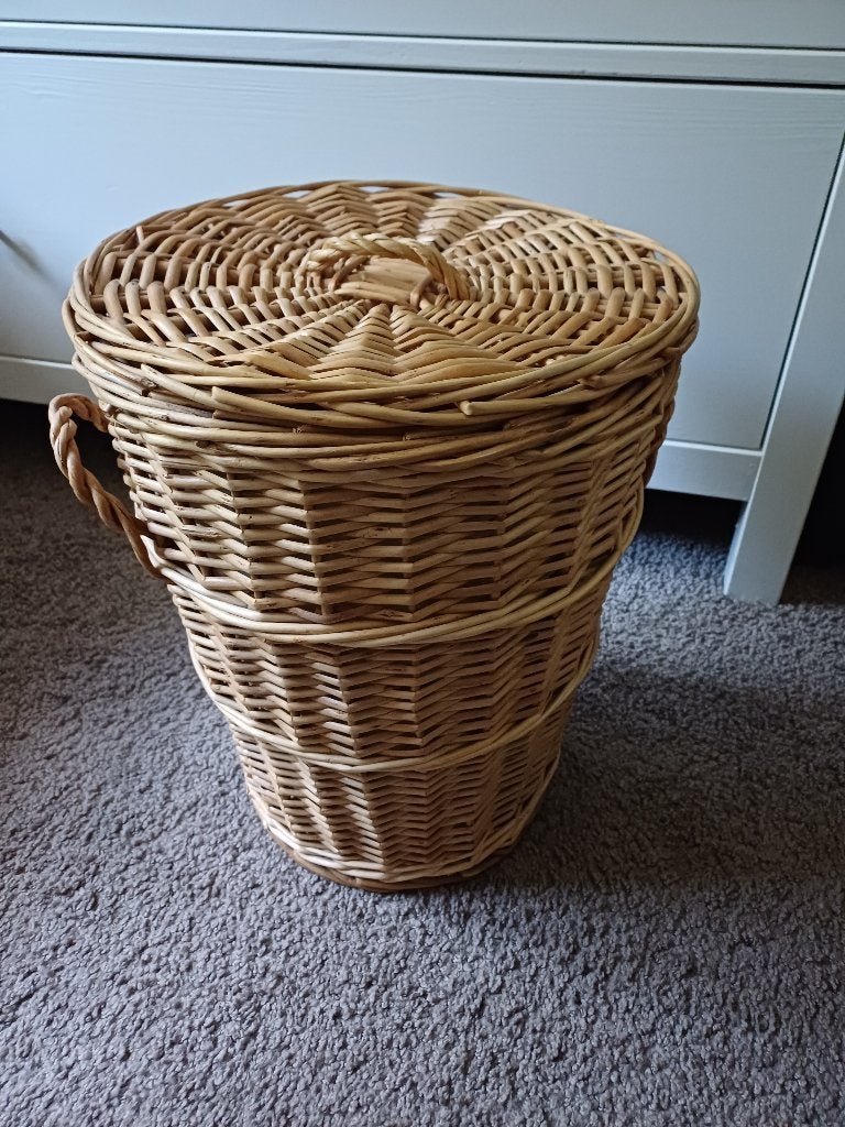 Rieten mand met deksel, Ophalen, Gebruikt, Rechthoekig, Riet