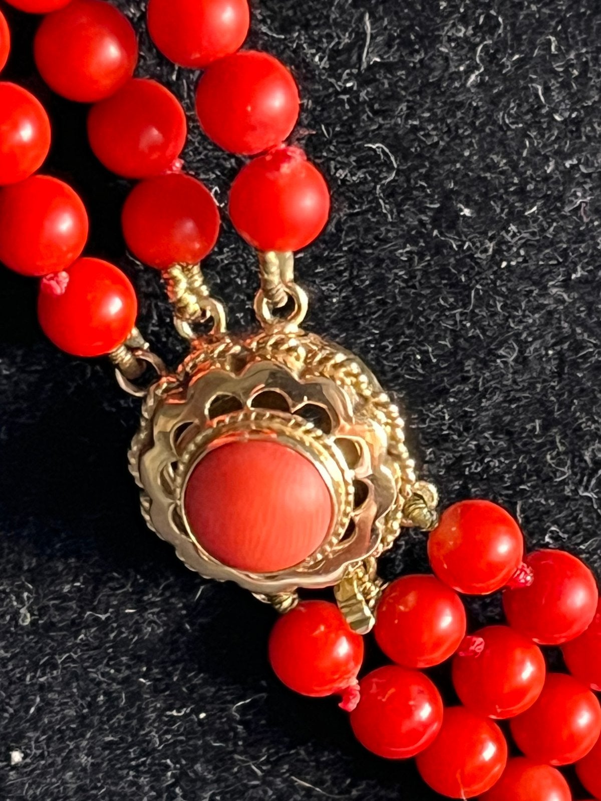 Antieke Bloedkoraal collier met gouden slot, Sieraden, Tassen en Uiterlijk, Ophalen of Verzenden, Goud, Ketting
