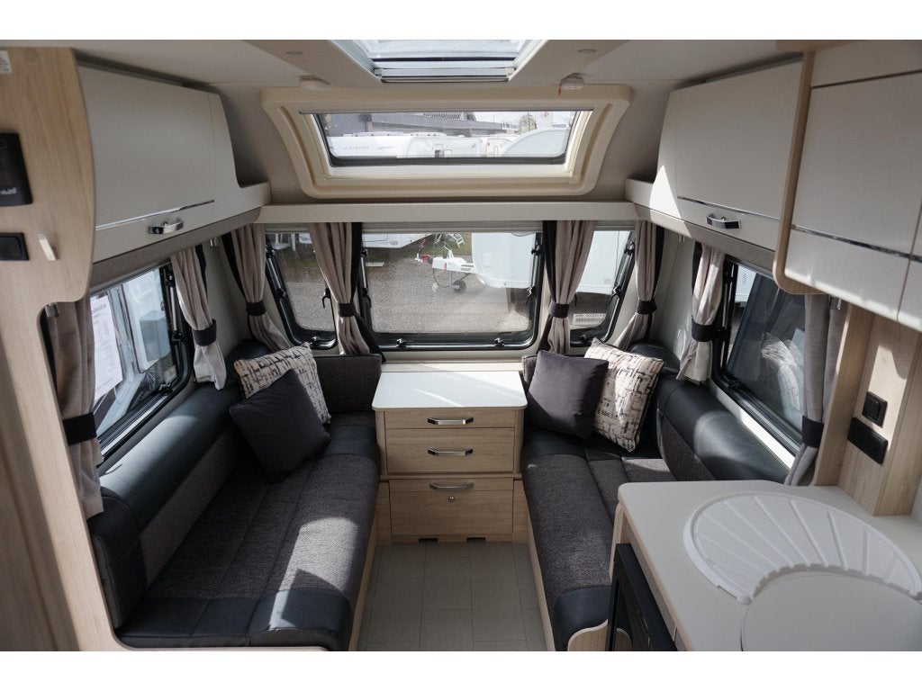 Elddis Avante Apex Queensbed ,panorama-raam, Caravans en Kamperen, Standaardzit, Elddis, Bedrijf, Schokbreker