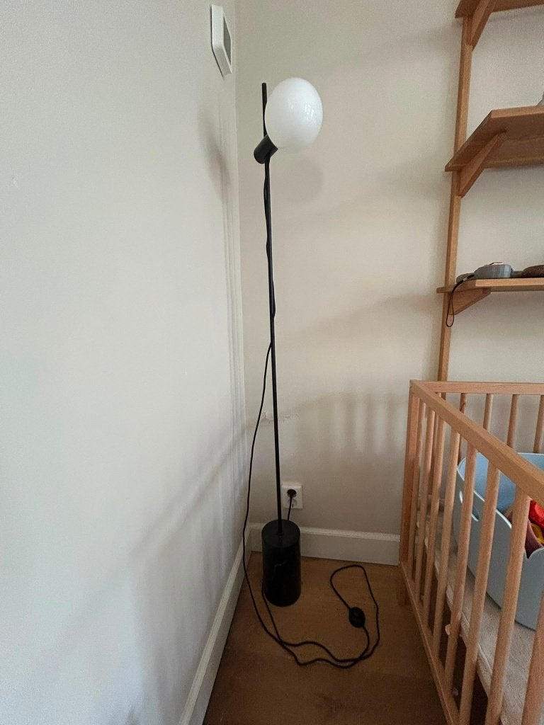 Bolia Revolve vloerlamp – zwart marmer – designlamp, Huis en Inrichting, Ophalen, E14 (klein), Zo goed als nieuw, Glas