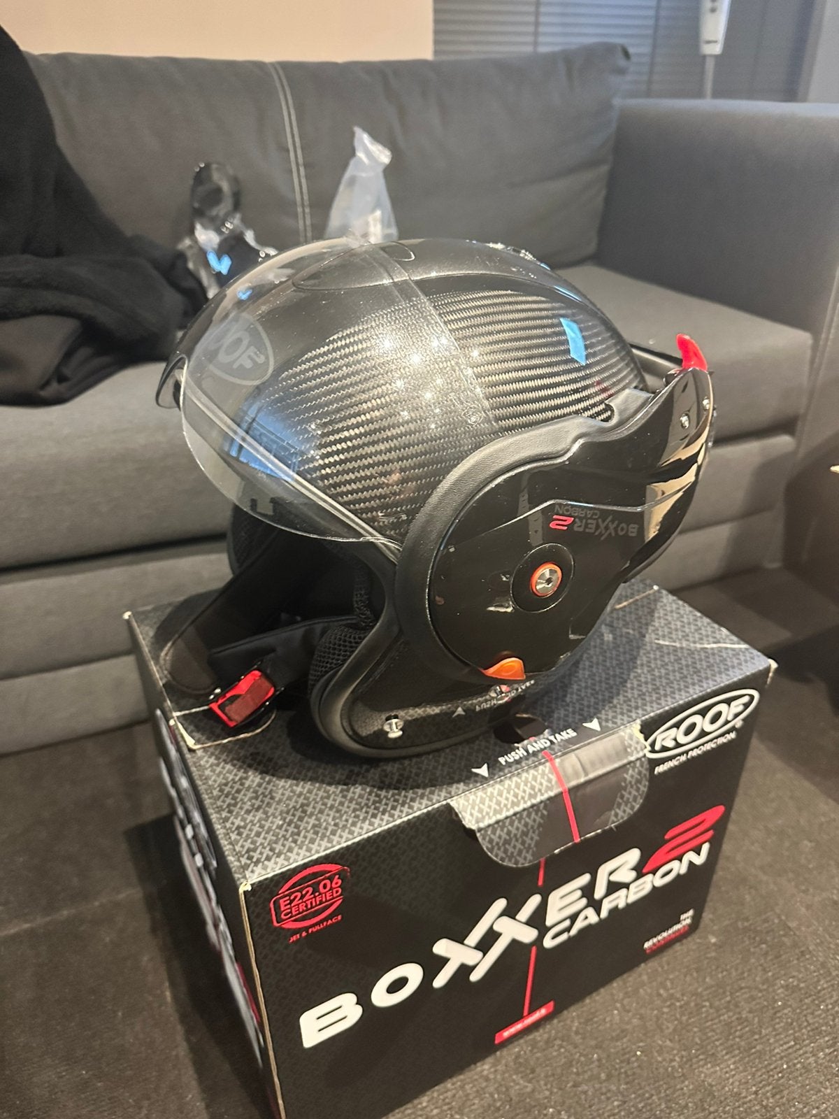 Roof boxxer carbon 2 helm S/M, Ophalen, Zo goed als nieuw