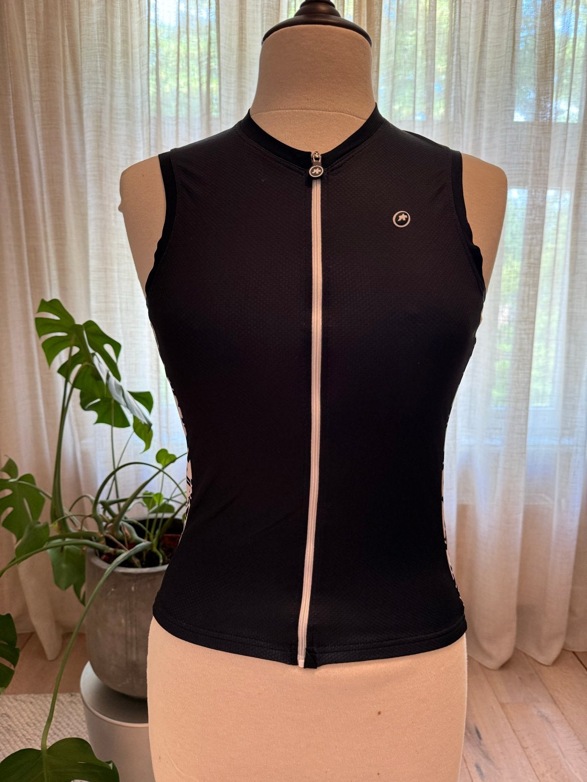 Assos fiets shirt mouwloos zwart wit maat M, Maat 38/40 (M), Zwart, Ophalen of Verzenden, Zo goed als nieuw