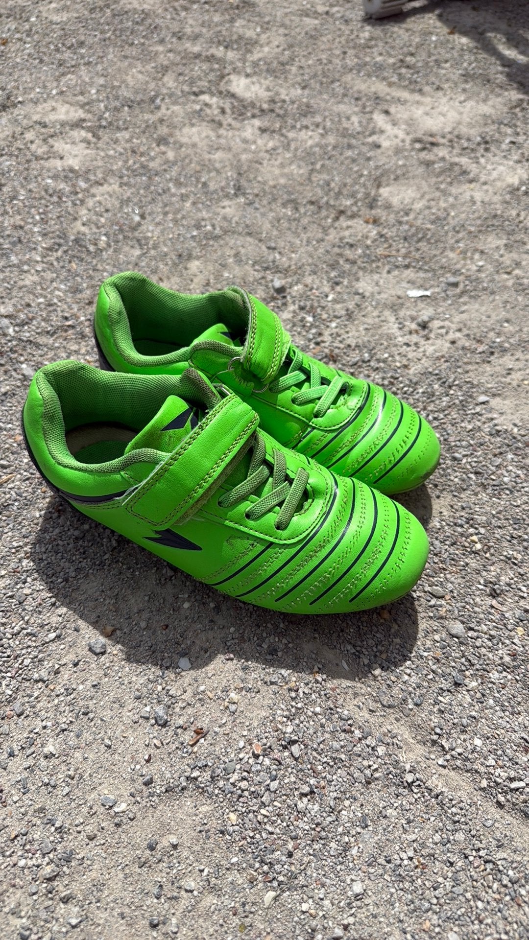 Felgroene voetbalschoenen - Maat 31, Maat XS of kleiner, Ophalen of Verzenden, Gebruikt, Schoenen