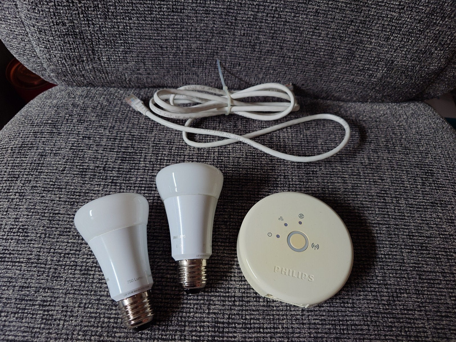 Philips Hue Bridge (V1) + 2 Philips Lux | E27 | 750 lm | 9W, Ophalen, Led-lamp, Gebruikt, Philips Hue
