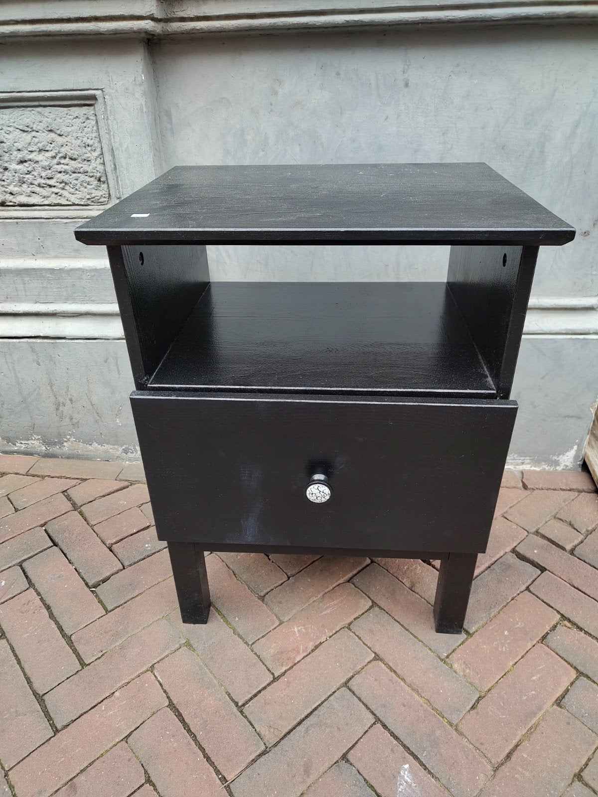 Zwart nachtkastje met lade en open vak, Ophalen, Gebruikt, 55 tot 70 cm, 45 tot 65 cm