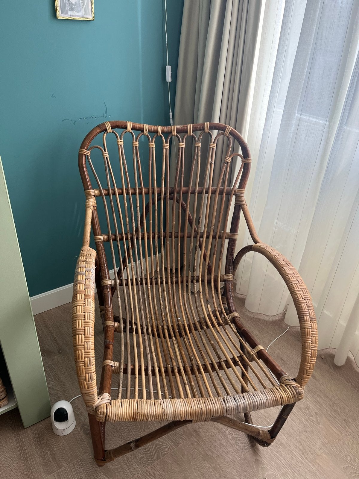 Rotan stoel (exclusieve schapenvacht), Huis en Inrichting, Stoelen, Ophalen, Gebruikt, Bruin, Riet of Rotan