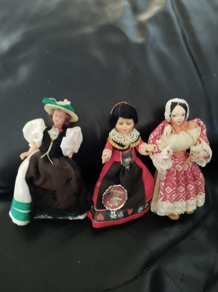 3 poppetjes in klederdracht ongeveer 13cm, Verzamelen, Poppetjes en Figuurtjes, Ophalen, Zo goed als nieuw