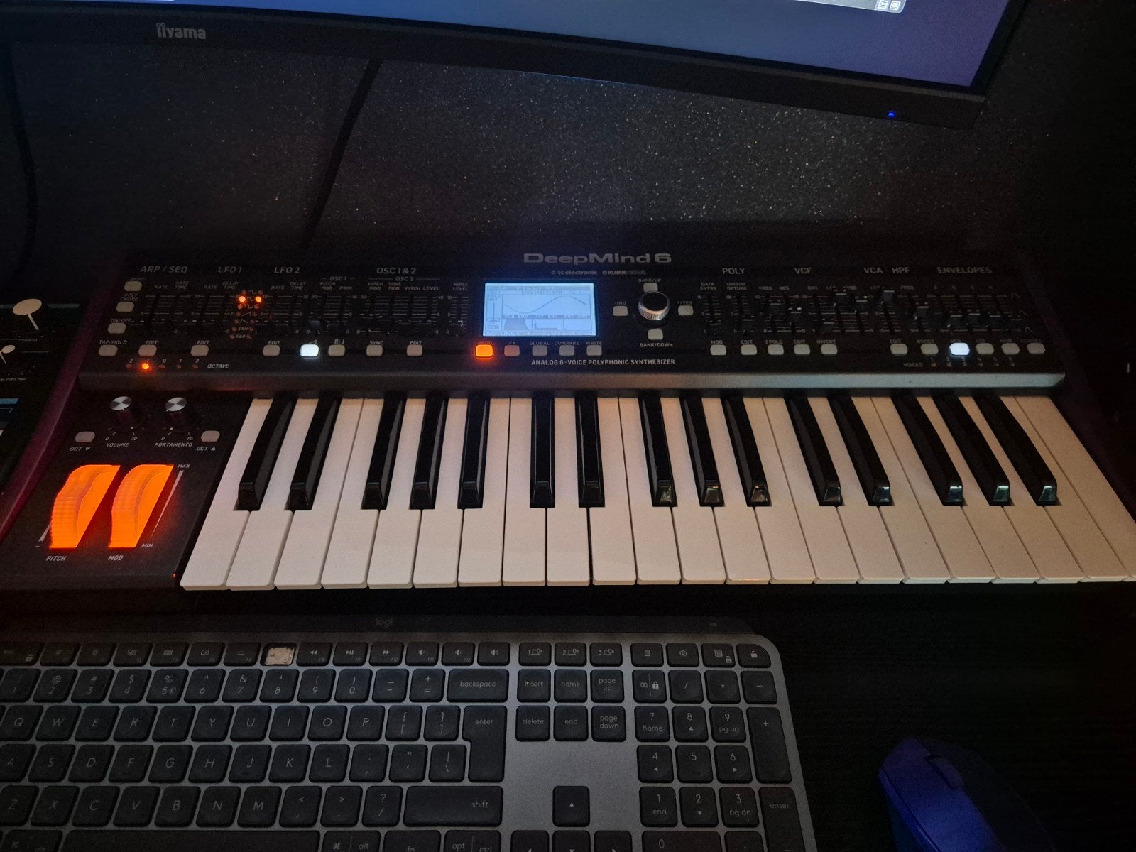 Behringer DeepMind 6 Analoge Polysynthesizer, Muziek en Instrumenten, Synthesizers, Ophalen, Zo goed als nieuw, Overige aantallen