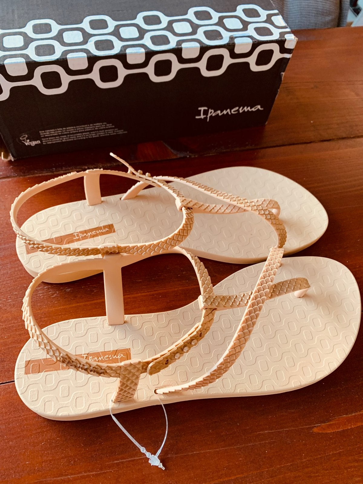 Nieuwe beige/goud slippers, Ipanema, maat 40, Beige, Nieuw, Ophalen, Slippers