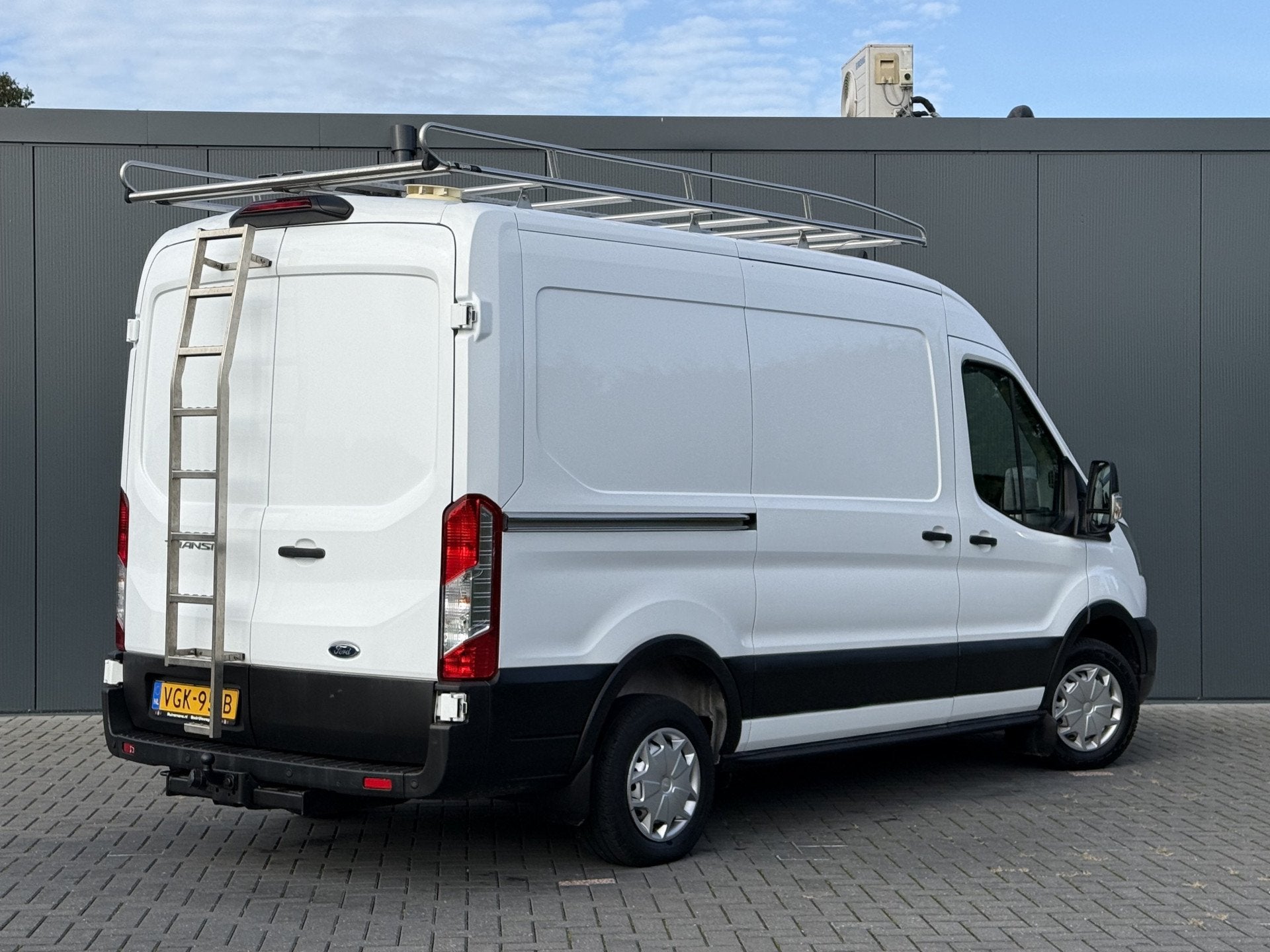 Ford Transit 2.0 TDCI / L2H2 / 1e EIG / IMPERIAAL + LADDER /, Euro 6, 4 cilinders, 2450 kg, Wit