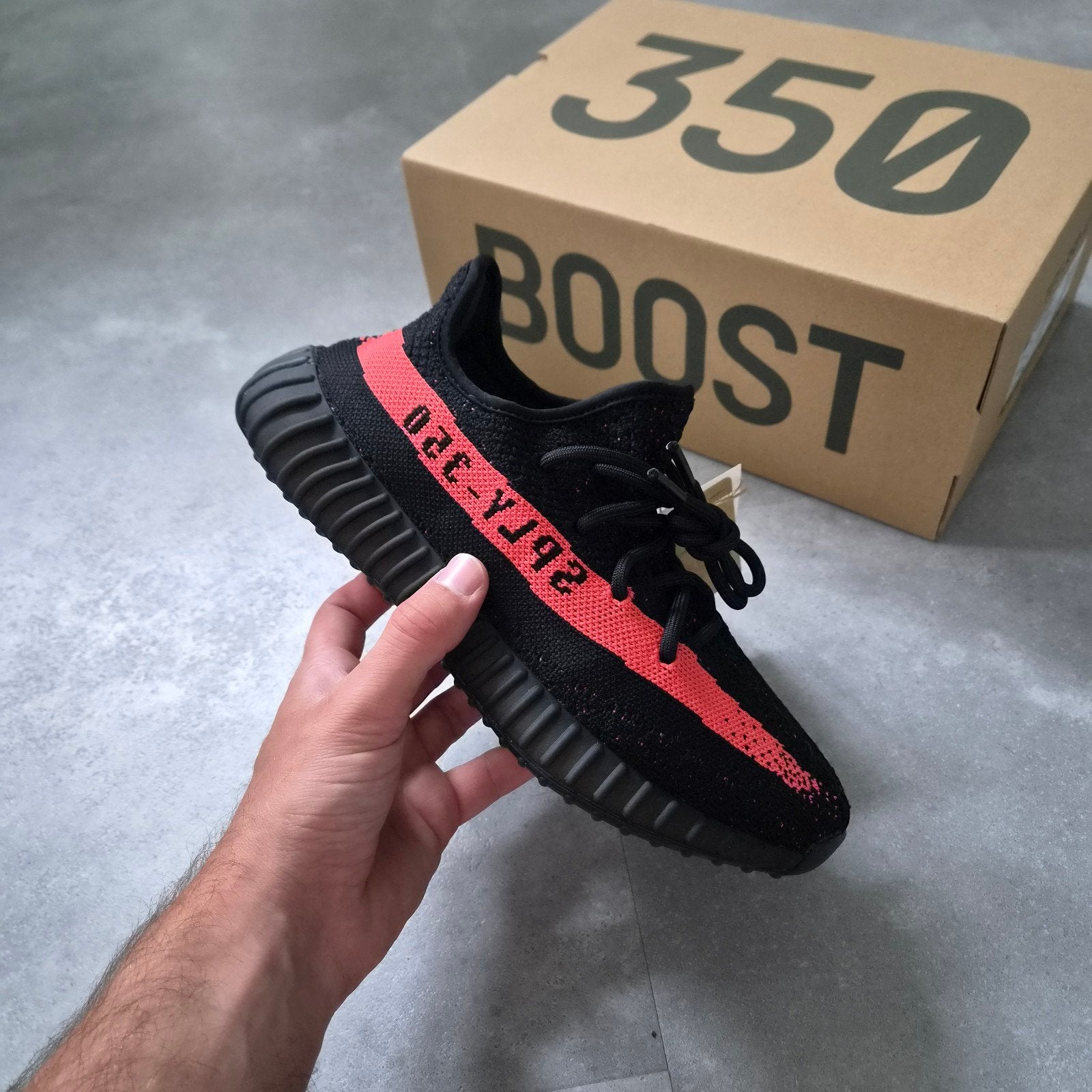 Yeezy Boost 350 V2 Core Red, Ophalen of Verzenden, Nieuw, Overige kleuren