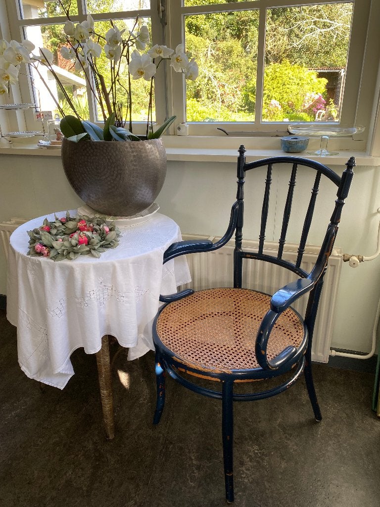 Antieke stoel Thonet met gevlochten zitting en armleuningen, Antiek en Kunst, Antiek | Meubels | Stoelen en Banken, Ophalen