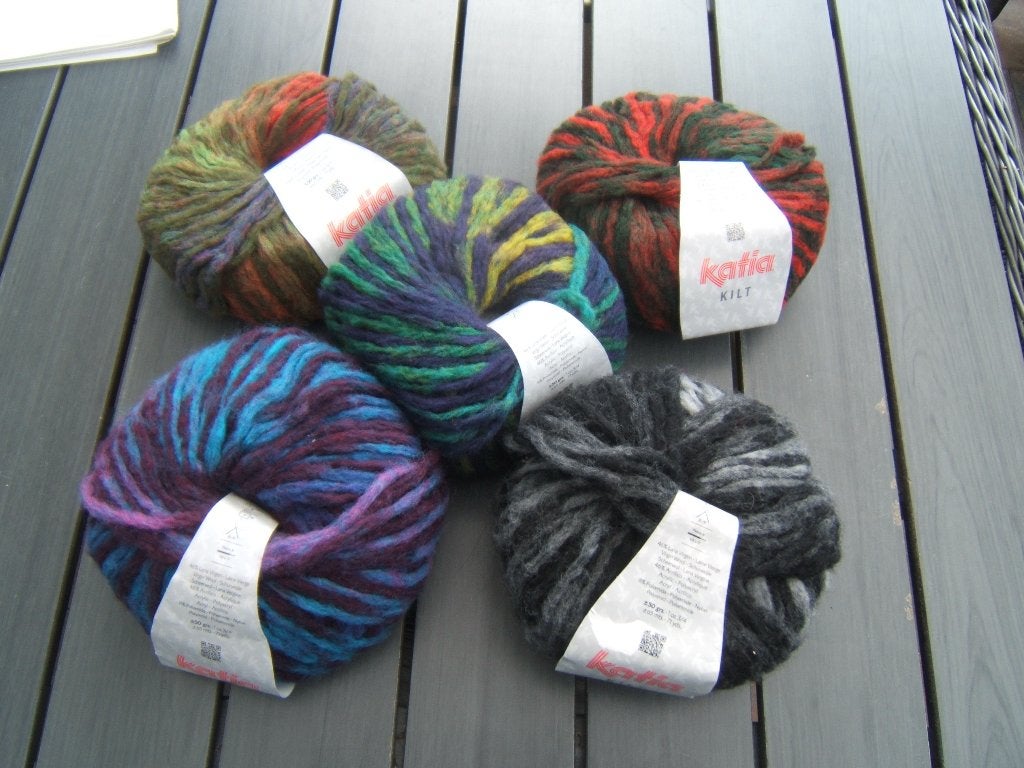39 bollen breigaren van Katia Kilt in 5 kleuren, Ophalen of Verzenden, Nieuw, Breien of Haken, Wol of Garen