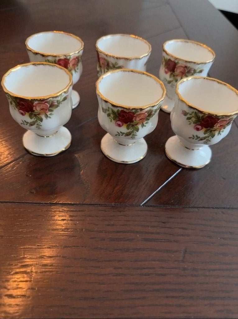 6 Royal Albert Old Country Rose eierdopjes, Overige typen, Ophalen of Verzenden, Zo goed als nieuw, Overige stijlen