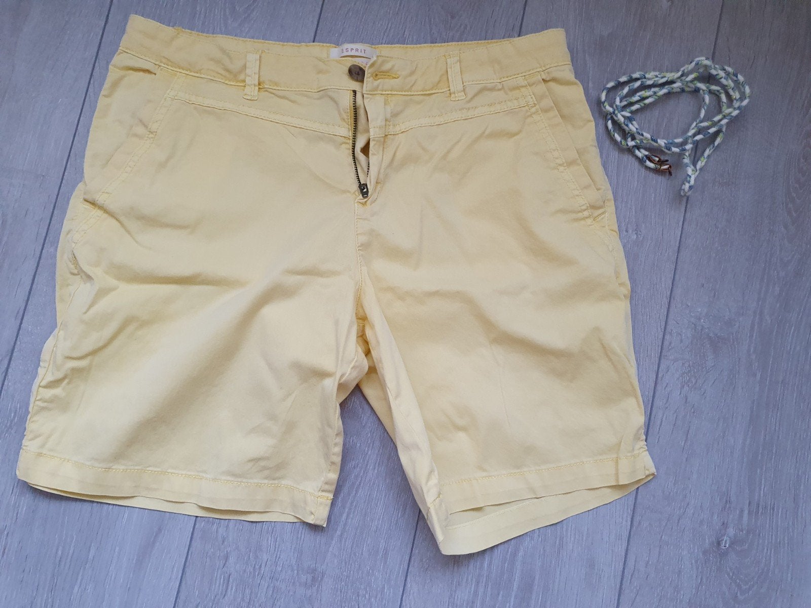 Esprit Short, Maat 38/40 (M), Kort, Geel, Nieuw