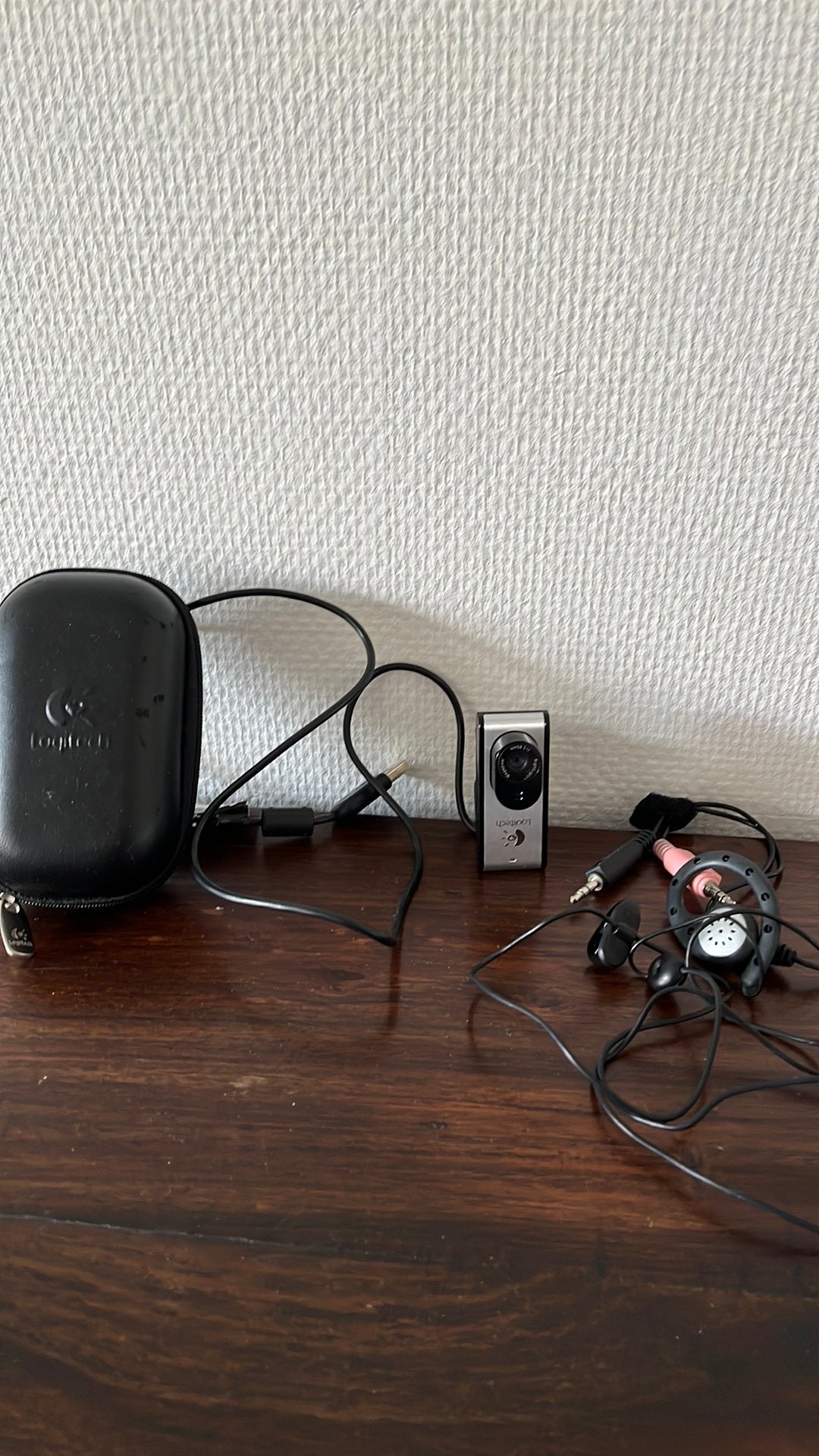 Logitech  camera voor de computer en “oortje”, Ophalen of Verzenden, Gebruikt, Overige merken, Minder dan 8x