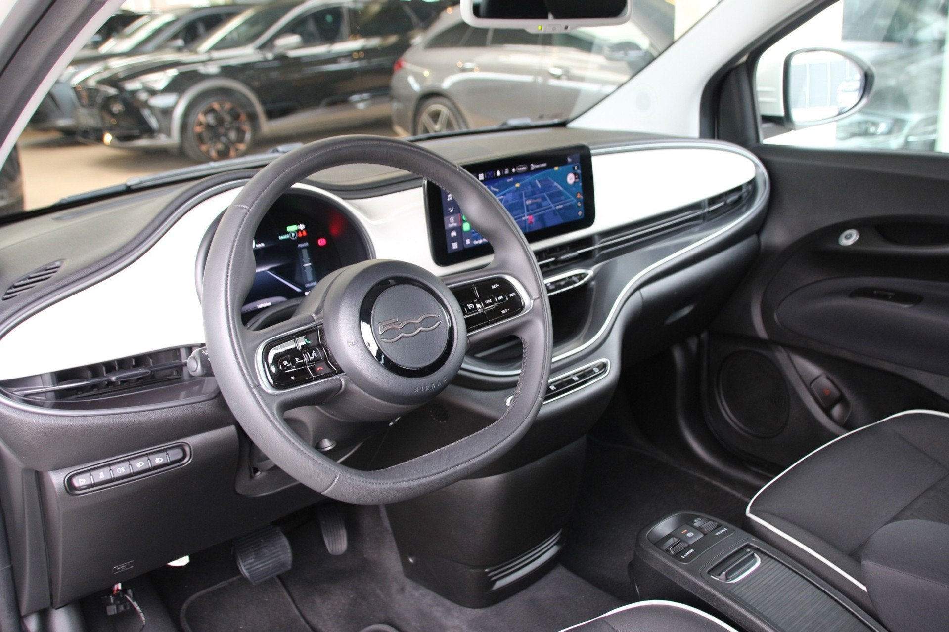 Fiat 500 C Urban 42 kWh | CAMERA | STOELVERW | DODE HOEK, Auto's, Gebruikt, Cabriolet, 4 stoelen, Wit