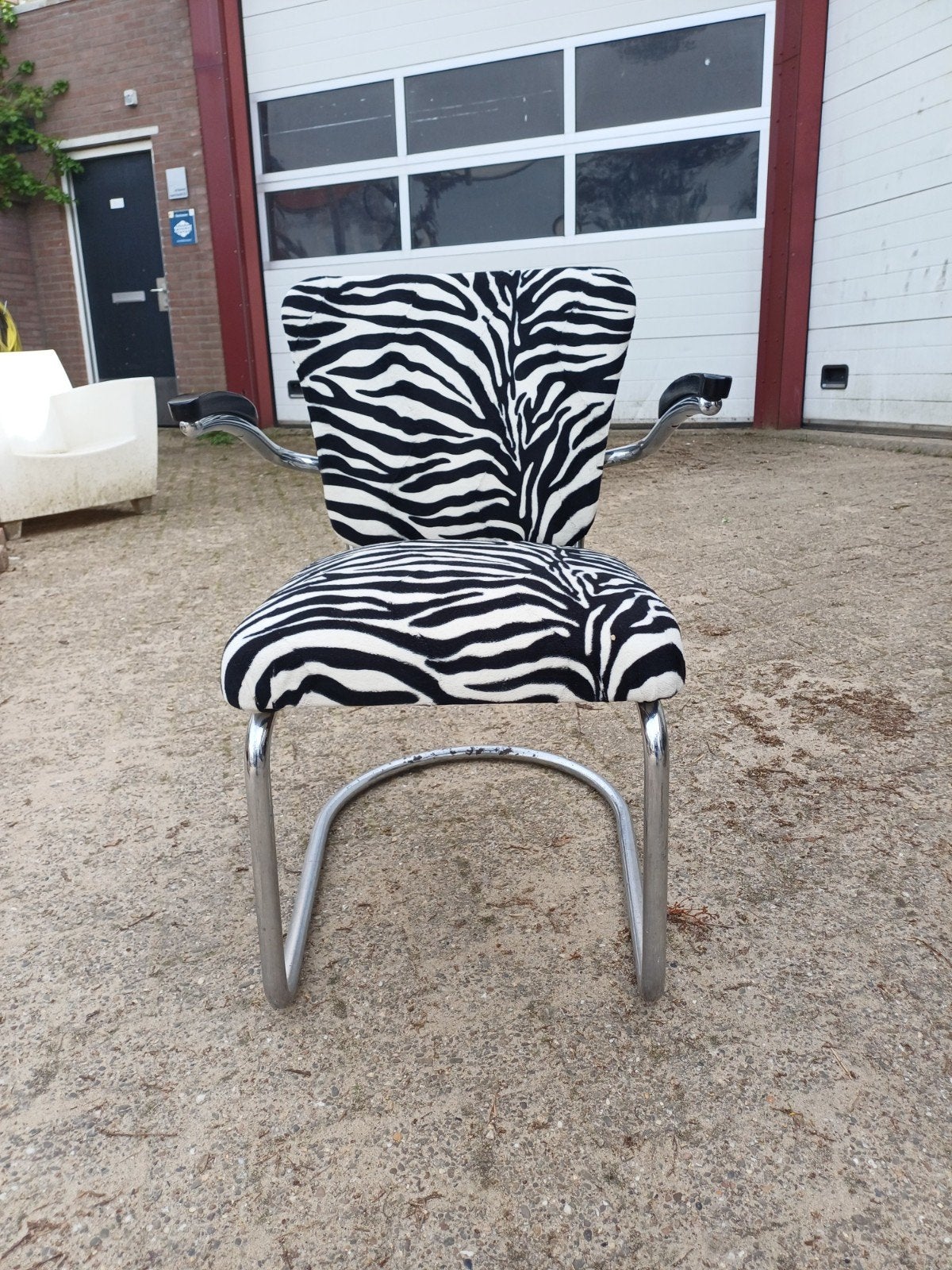 2 Buizenframe stoelen/ fauteuils  met zebraprint bekleding., Ophalen, Gebruikt