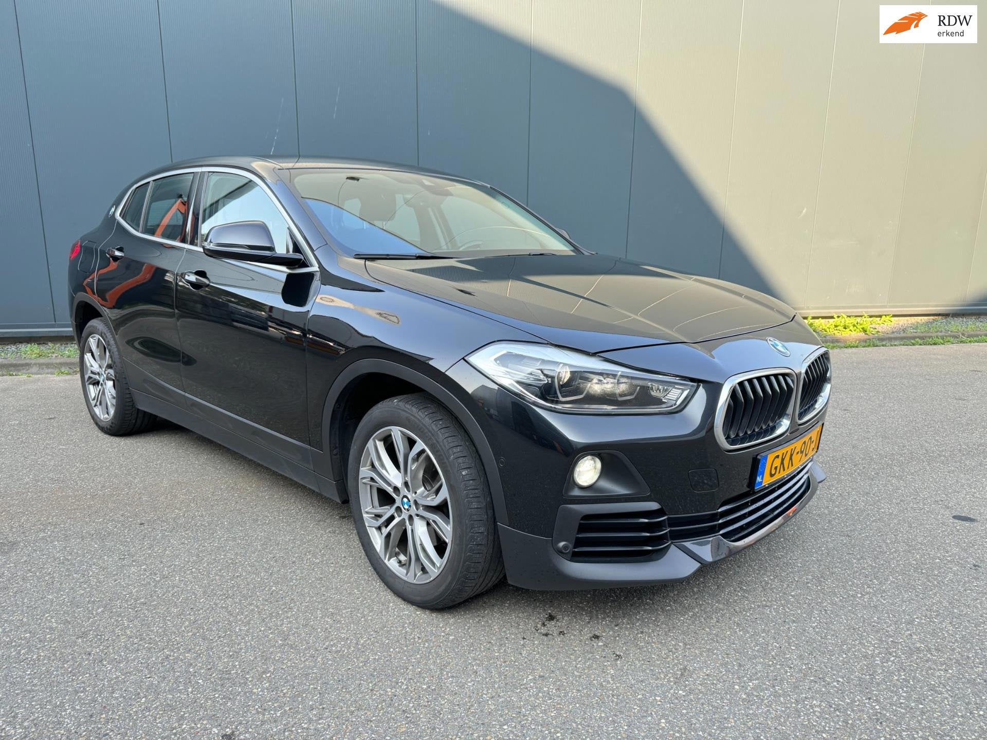 BMW X2 SDrive18i High Executive Automatic, Gebruikt, Zwart, Bedrijf, 3 cilinders