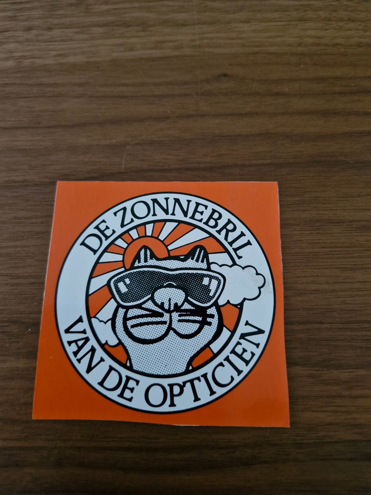 8933 Vintage Garfield sticker - De Zonnebril van de Opticien, Ophalen of Verzenden, Nieuw, Strip of Tekenfilm