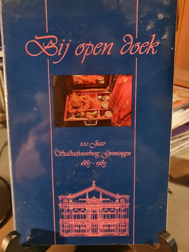 Bij open doek (100 jaar Stadsschouwburg Groningen 1883-1983), Boeken, Ophalen, Zo goed als nieuw