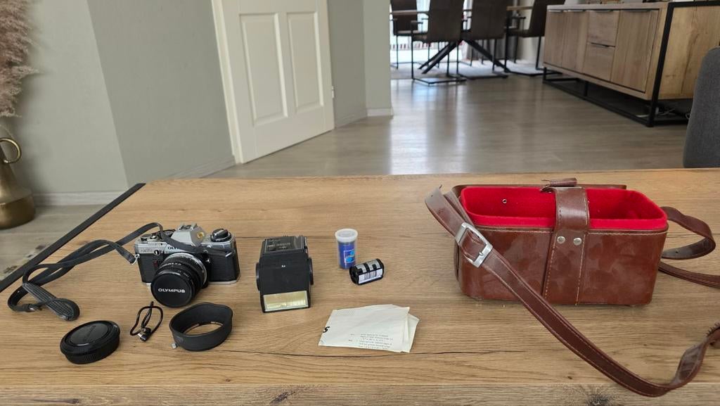 Olympus OM10 spiegelreflexcamera met accessoires, Audio, Tv en Foto, Fotocamera's Analoog, Ophalen, Gebruikt, Spiegelreflex, Olympus