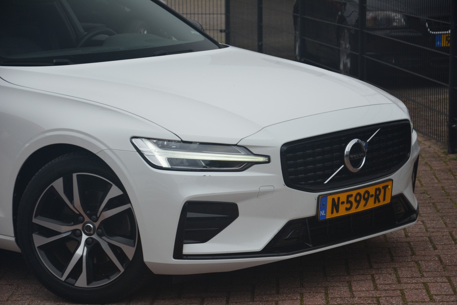 Volvo V60 2.0 B3 R-Design | Navigatie | Sportstoelen | Full, Auto's, Euro 6, 4 cilinders, 1969 cc, 1634 kg