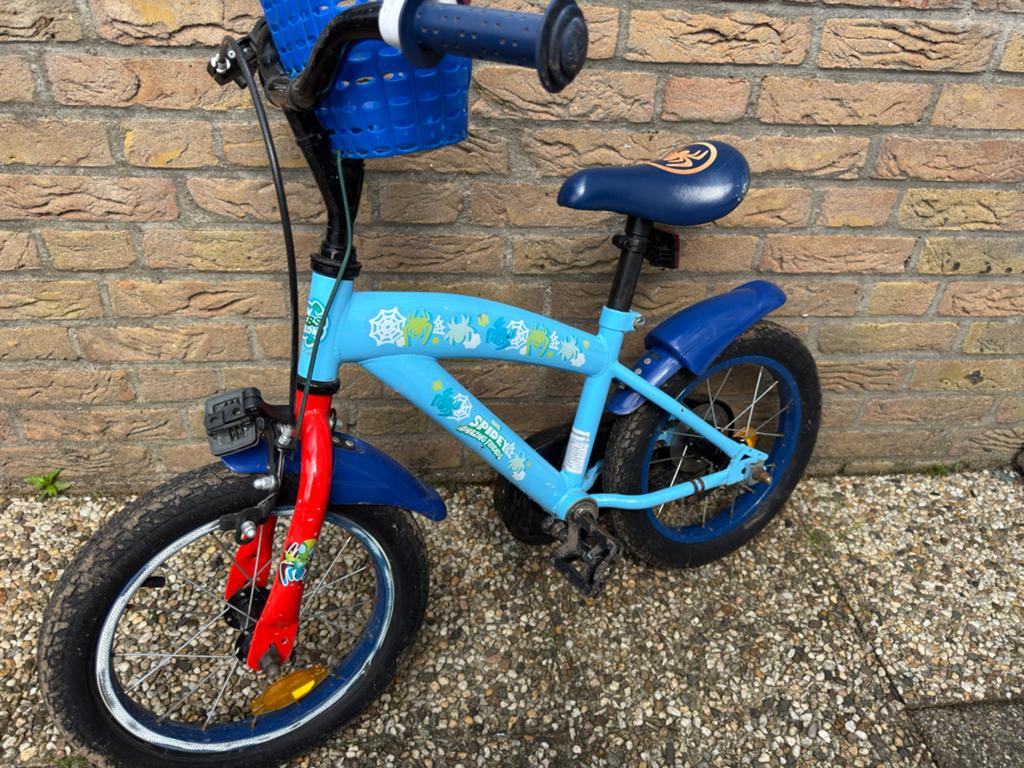 Spiderman kinderfiets - 2 jaar oud, Fietsen en Brommers, Fietsen | Jongens, Ophalen, Terugtraprem, Gebruikt, 14 inch of minder