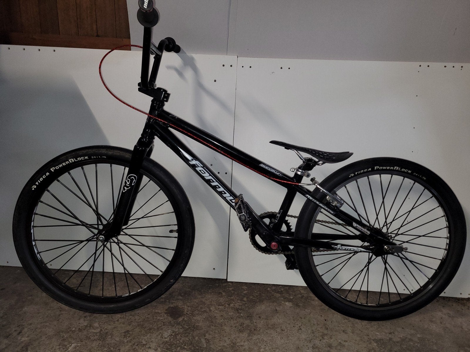 RACE BMX CRUISER, Fietsen en Brommers, Fietsen | Crossfietsen en BMX, Ophalen, 24 inch of meer, Gebruikt, Velgrem