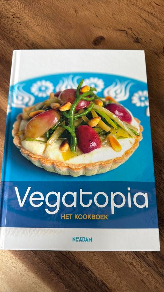 Kookboek Vegatopia, Ophalen of Verzenden, Zo goed als nieuw