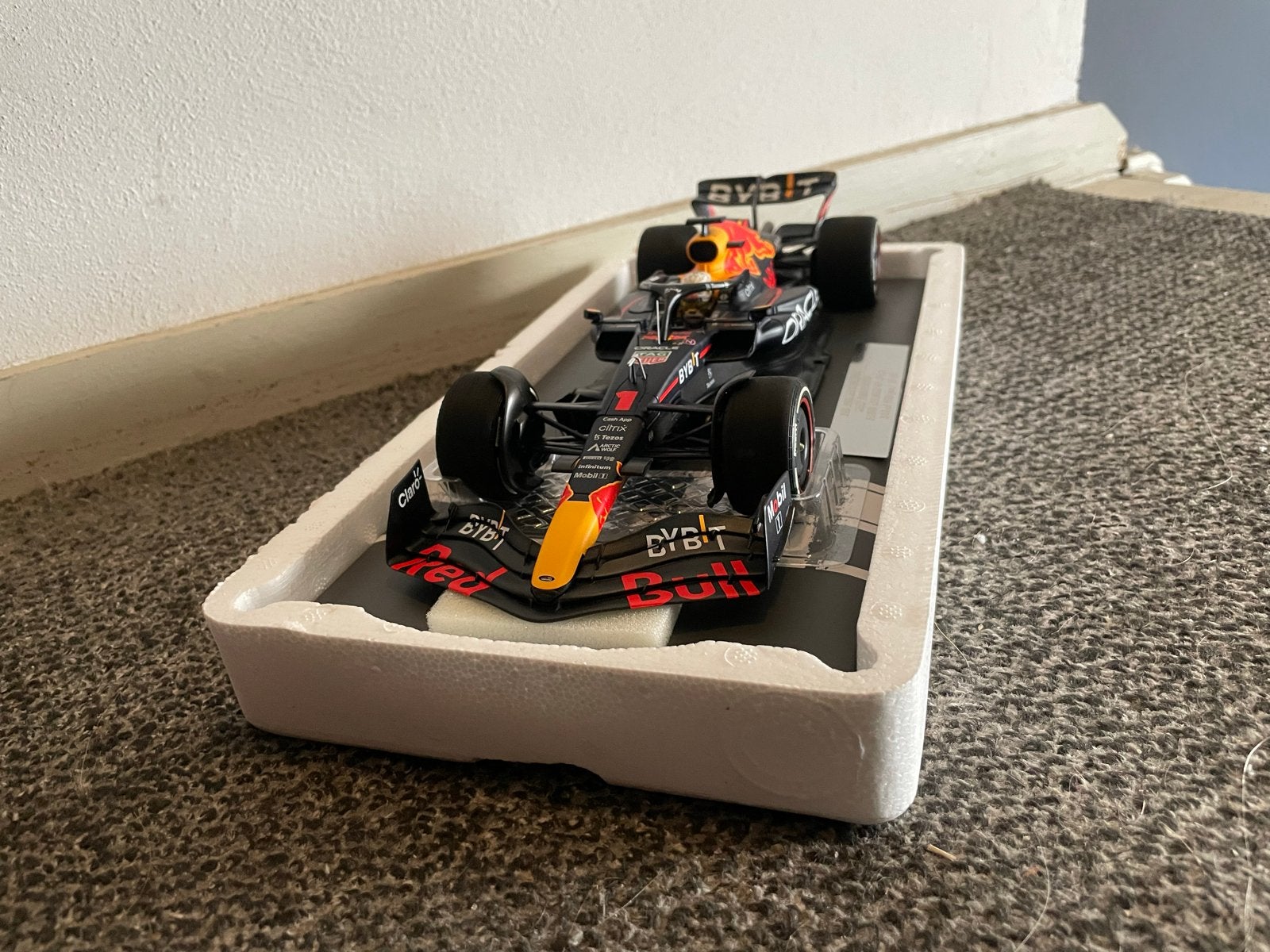 Max Verstappen RB18 Saudi-Arabië GP 2022 1:18 Nr.366/900, Verzenden, Nieuw, Auto, MiniChamps