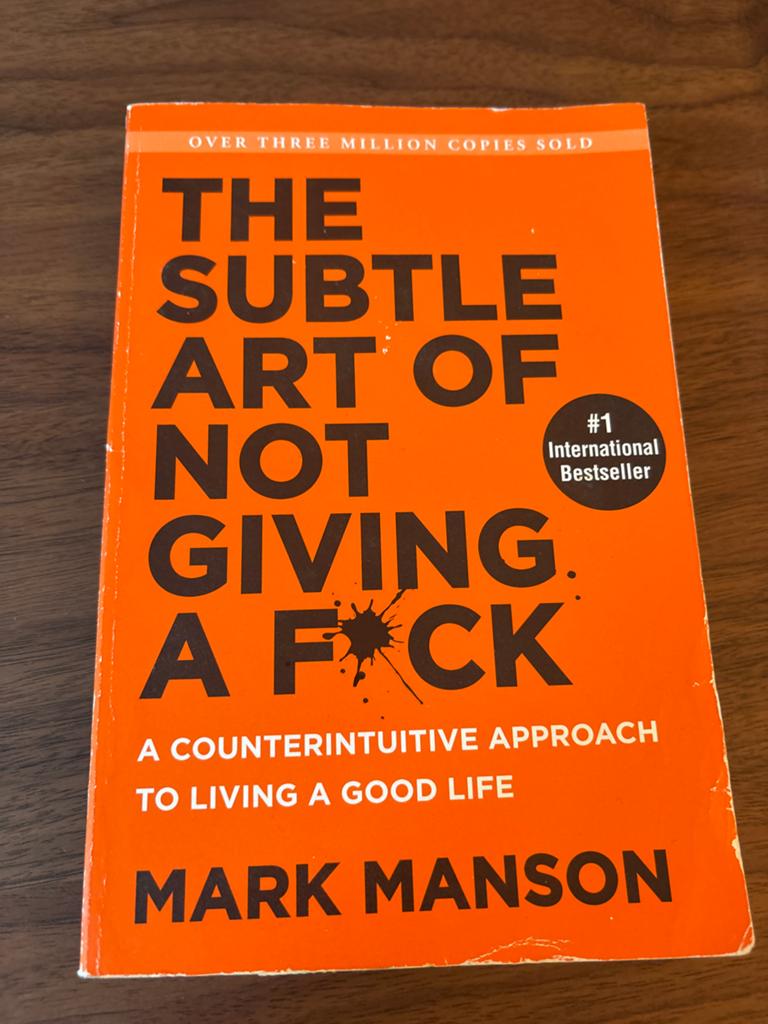 De edele kunst van not giving a f*ck - Mark Manson, Boeken, Ophalen of Verzenden, Gelezen