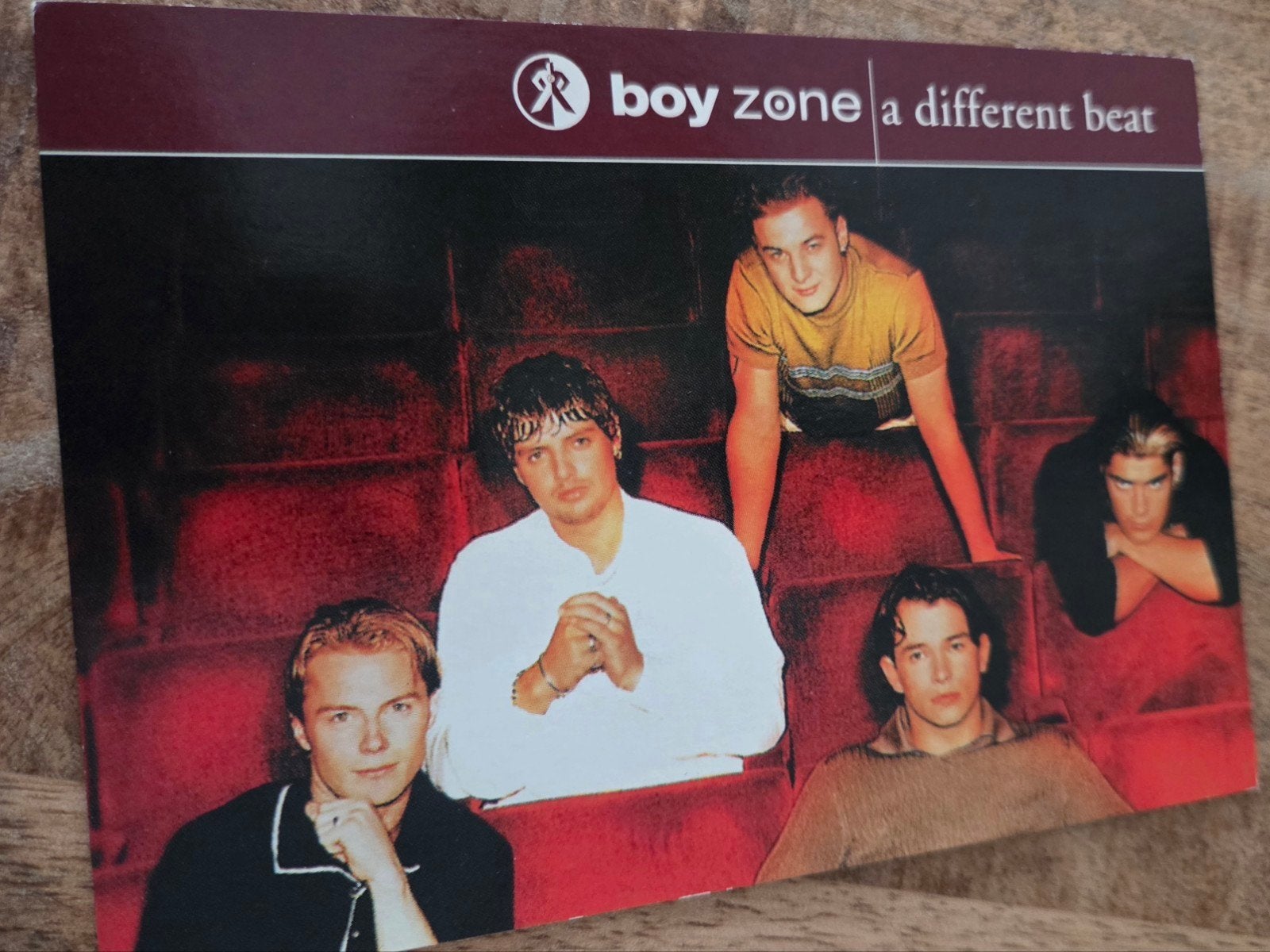Boyzone - A Different Beat, Verzamelen, Verzenden, 1980 tot heden, Ongelopen, Sterren en Beroemdheden