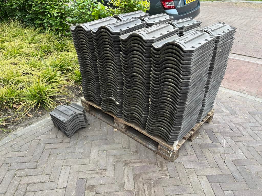 250 gebruikte Koramic JD OVH zwart satinet dakpannen, Ophalen, Steen of Klei, Zwart, Zo goed als nieuw