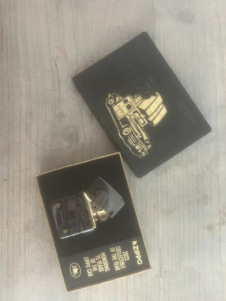 Zippo Limited Edition 2023, Verzamelen, Rookartikelen, Aanstekers en Luciferdoosjes, Ophalen of Verzenden, Zo goed als nieuw, Aansteker