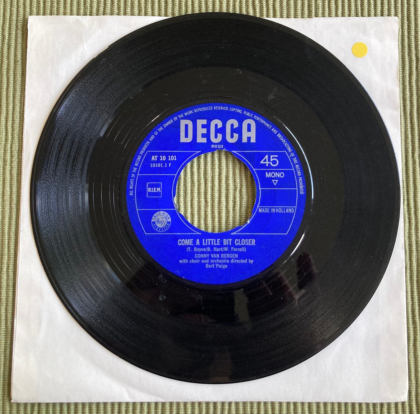 Single Conny van Bergen + Orkest - Come a little bit closer, Gebruikt, 7 inch, Ophalen of Verzenden, Pop