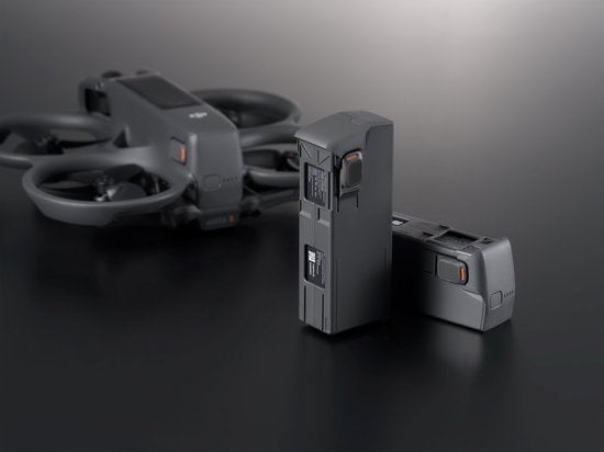 DJI Avata 2 Fly More Combo met 3 accu's en Motion Controller, 250 tot 900 gram, Extra accu('s), 5 tot 10 kilometer, DJI