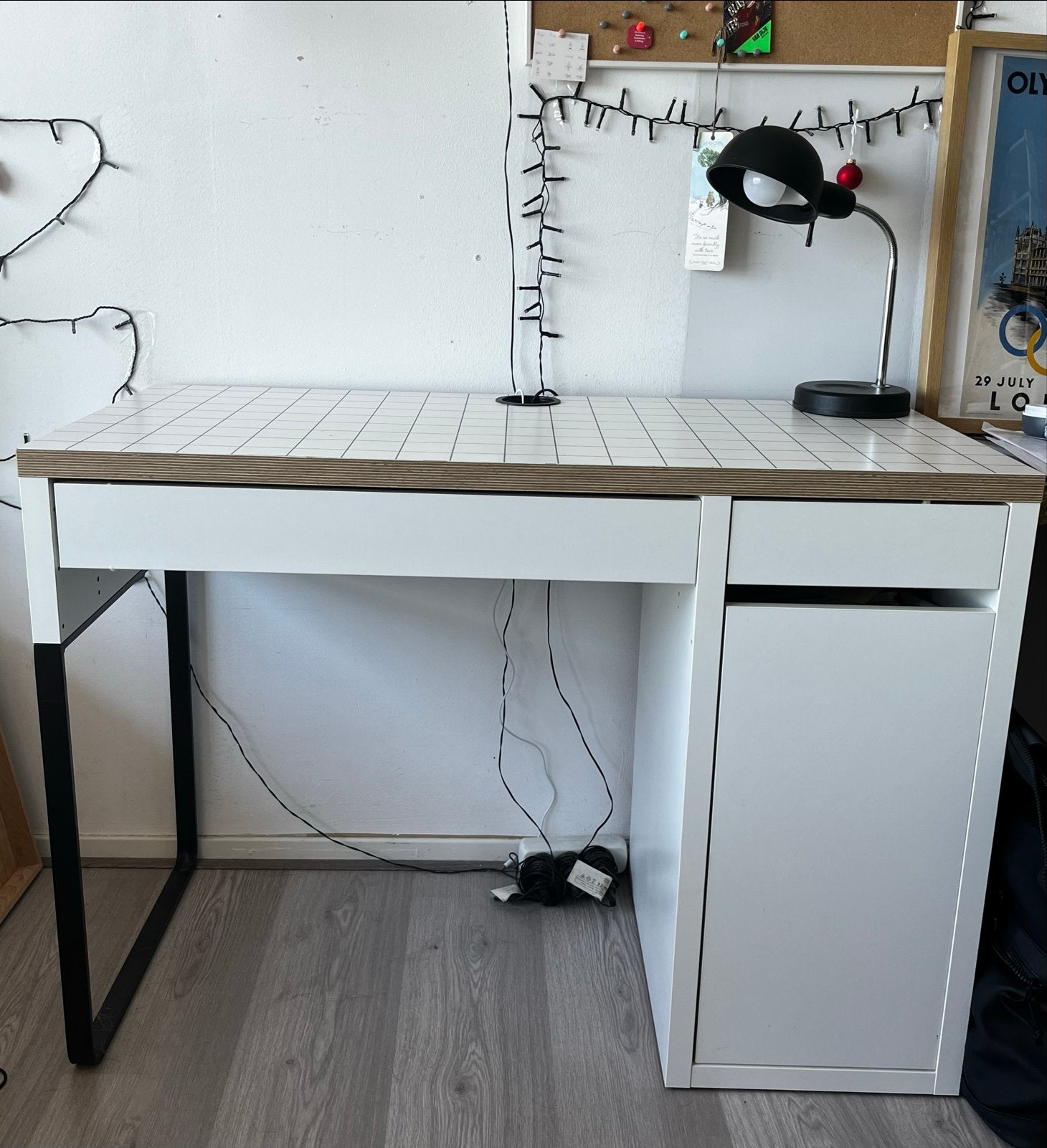 IKEA MICKE Bureau Wit, Ophalen, Met lades, Spaanplaat of MDF, Zo goed als nieuw