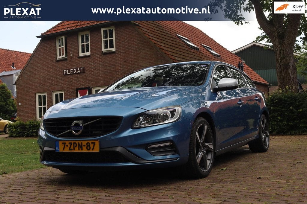 Volvo V60 1.6 T3 R-Design Aut. | Sportpakket | Automaat | Di, Auto's, Volvo, Gebruikt, Zwart, 4 cilinders, 150 pk