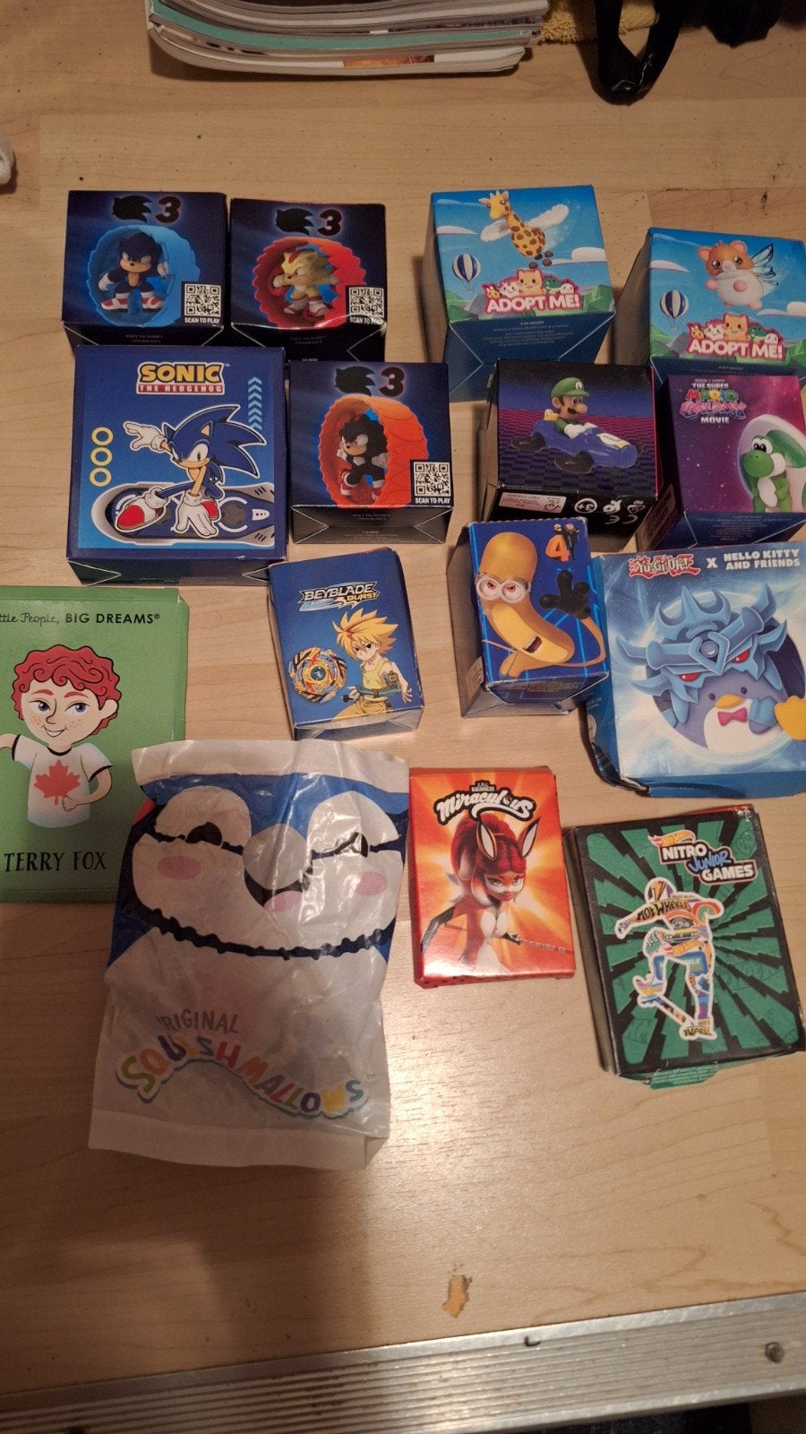 Diverse Happy Meal Speeltjes - Sonic, Adopt Me, Minions, Ophalen