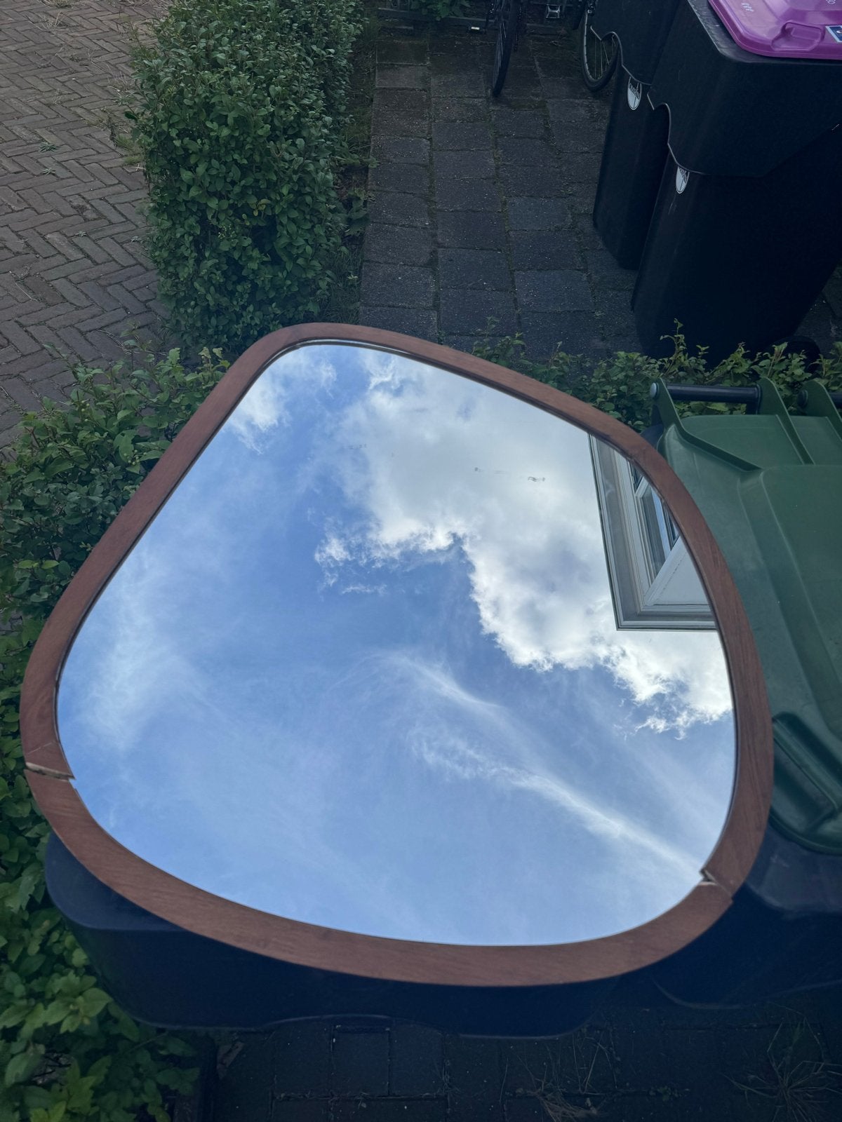 Spiegel met houten frame - Heeft wat liefde nodig, Gebruikt, Ophalen of Verzenden, Minder dan 100 cm, Overige vormen