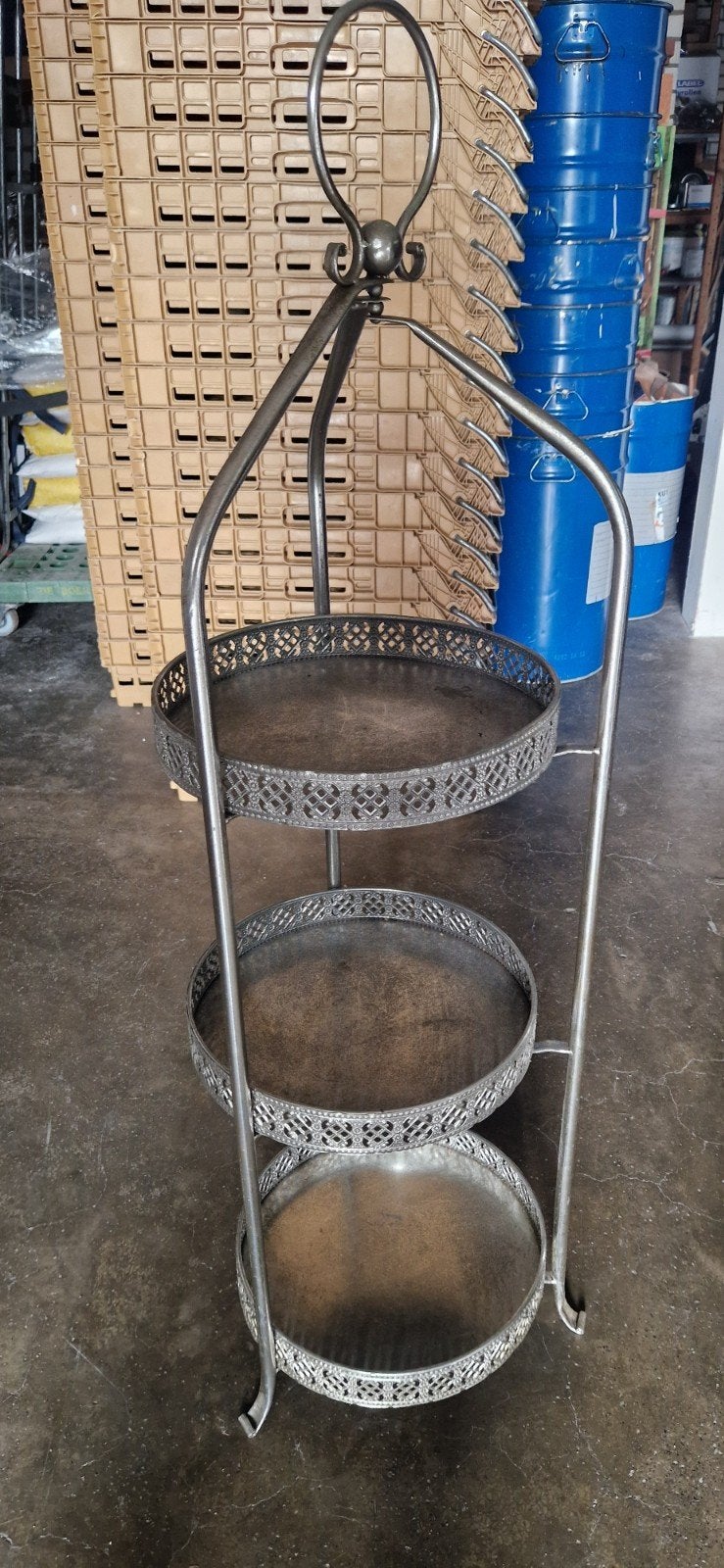 Vintage metal etagere met 3 lagen, Ophalen, Gebruikt, Grijs, Vintage