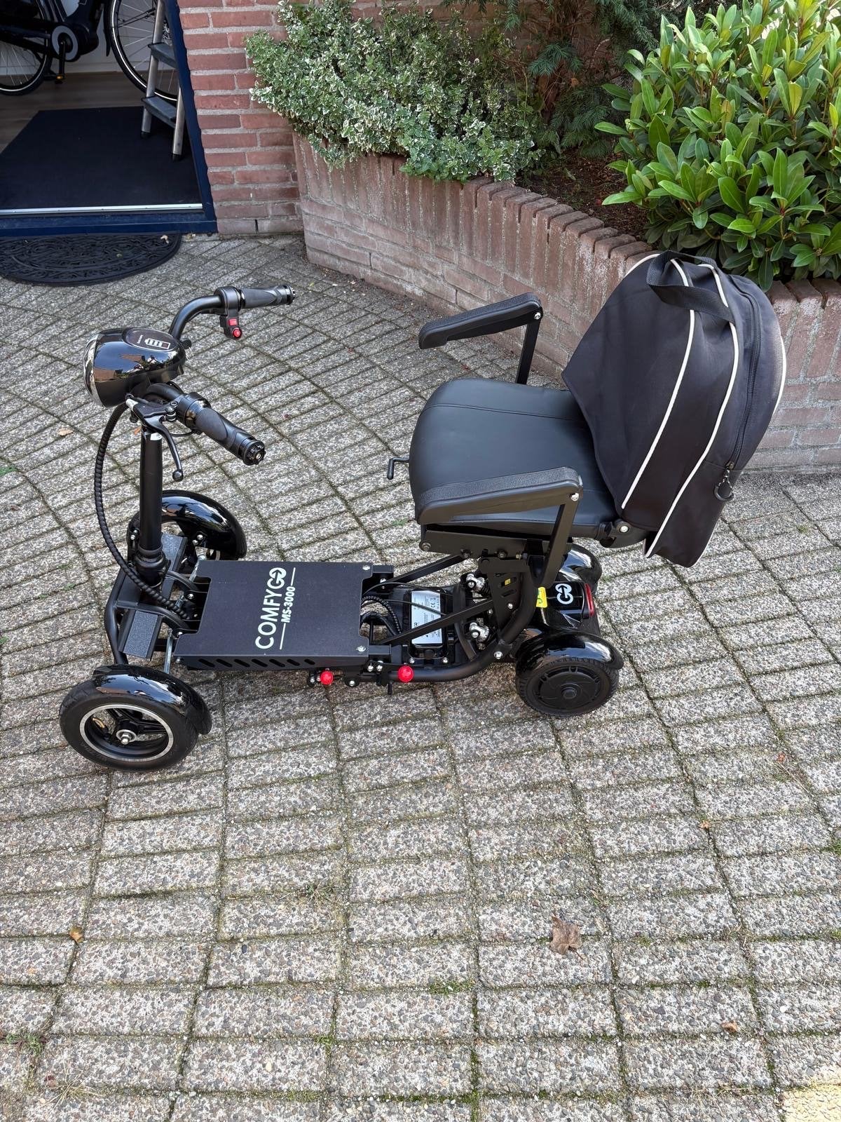 Prachtige inklapbare scootmobiel zo goed als nieuw, Zo goed als nieuw, 16 km/u of meer, 46 km of meer, Ophalen