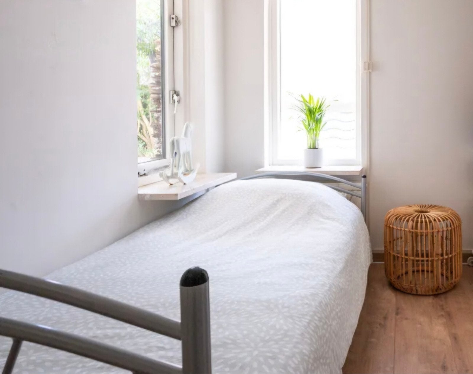 Eenpersoonsbed, Ophalen, Overige materialen, 90 cm, Zo goed als nieuw