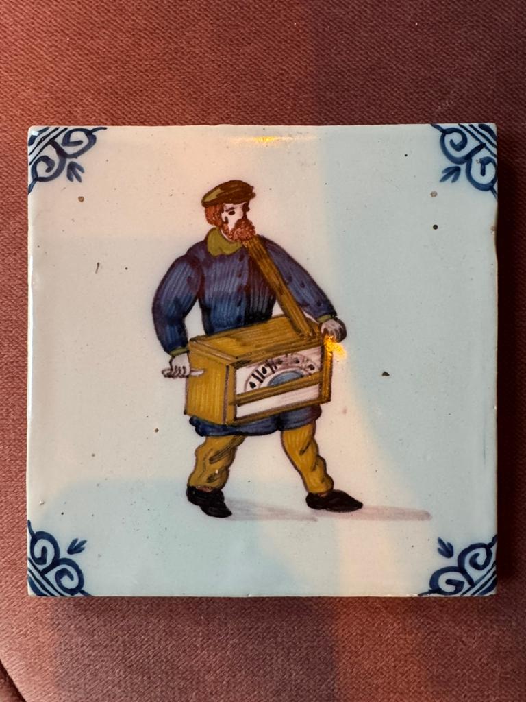 Antiek tegeltje muzikant, Ophalen
