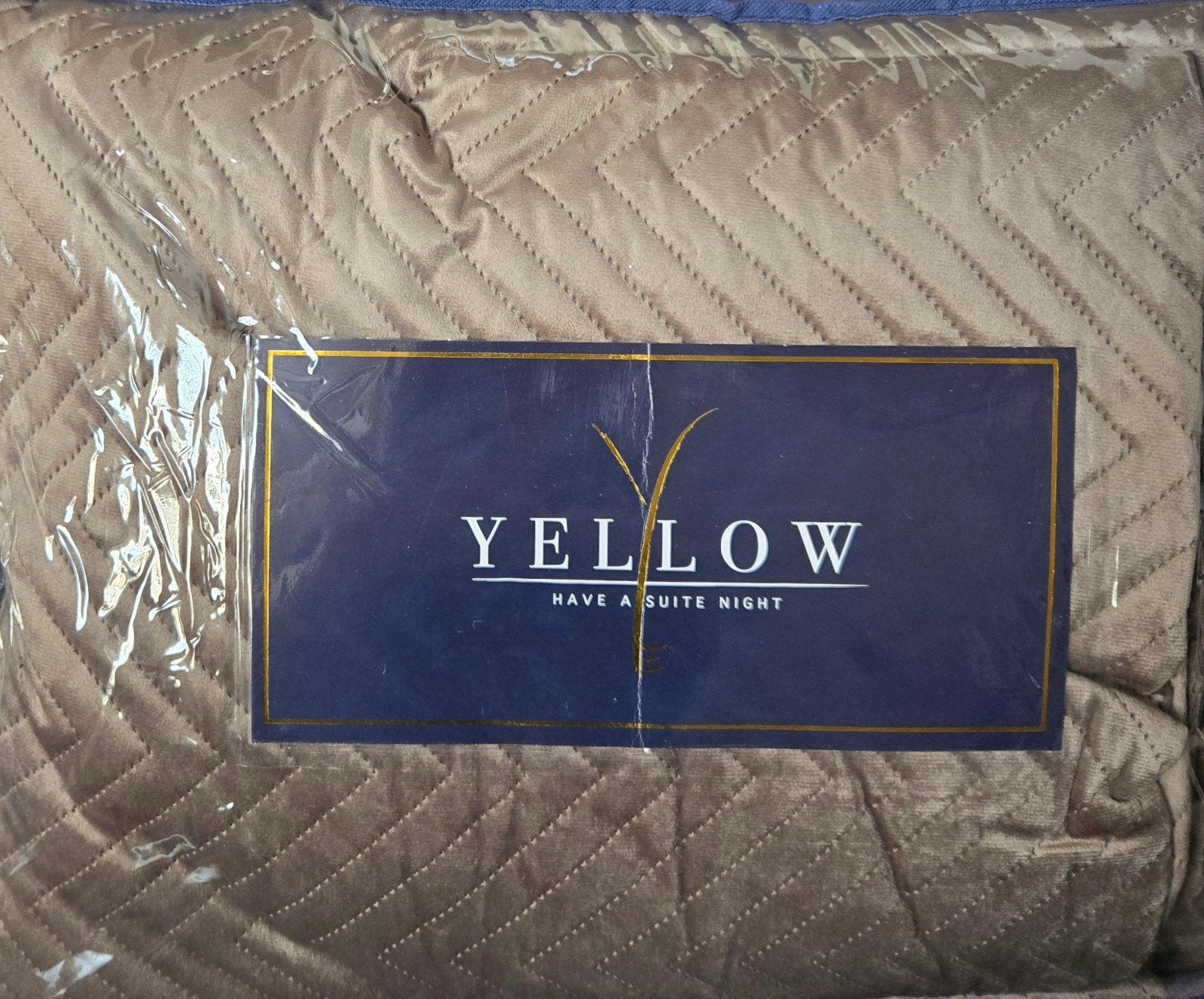 Nieuwe luxe Velvet Sprei Taupe 270x260 - Yellow Suite Madel, Ophalen, Bruin, Sprei, Nieuw