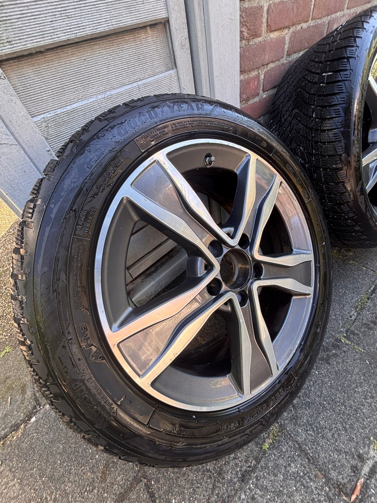 Winterbandenset GoodYear Mercedes C W205, Ophalen, Gebruikt, Banden en Velgen, 17 inch